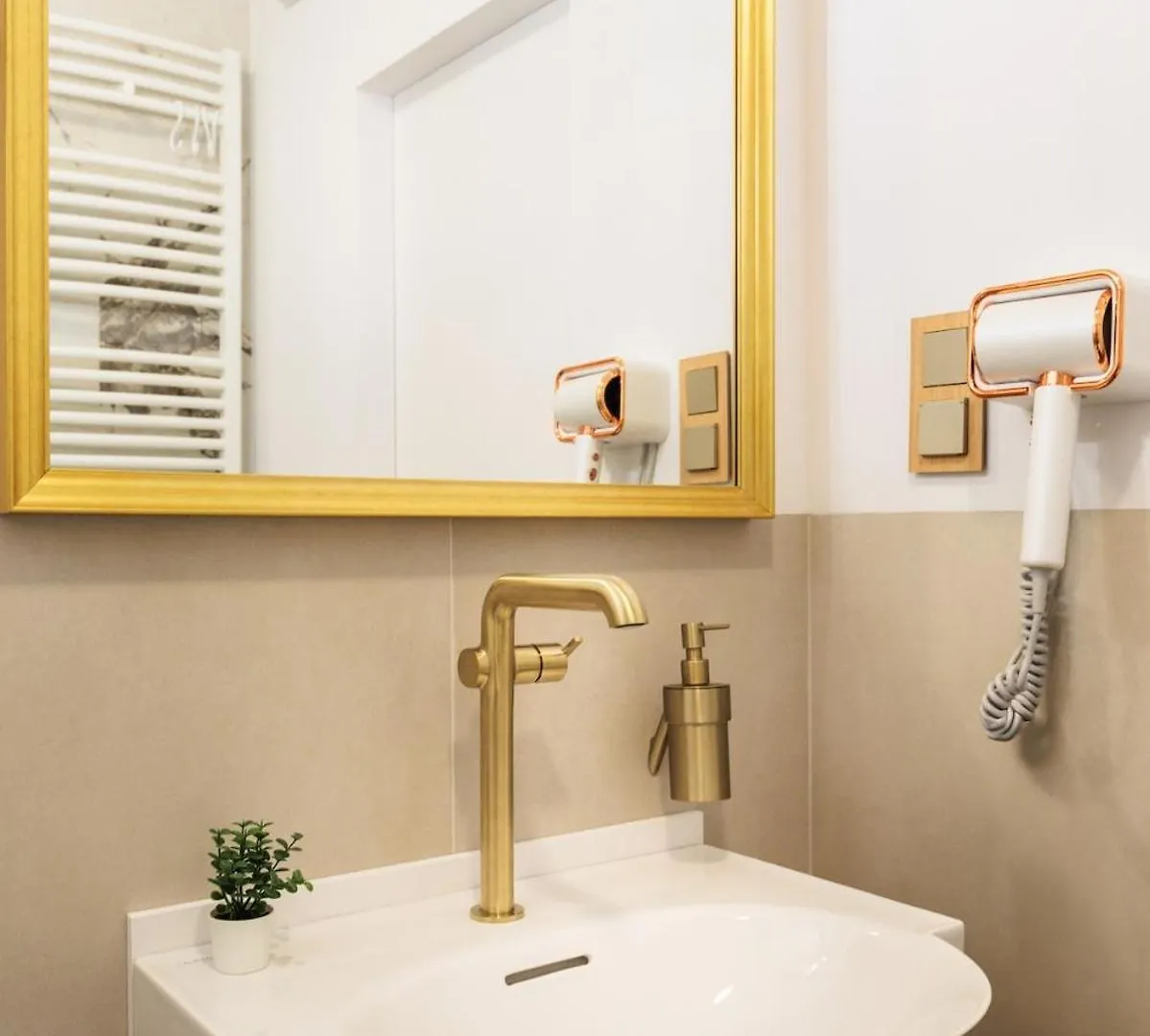 Urban Light Apartment - 3' Main Square - By Upstairs Krakow Polonya