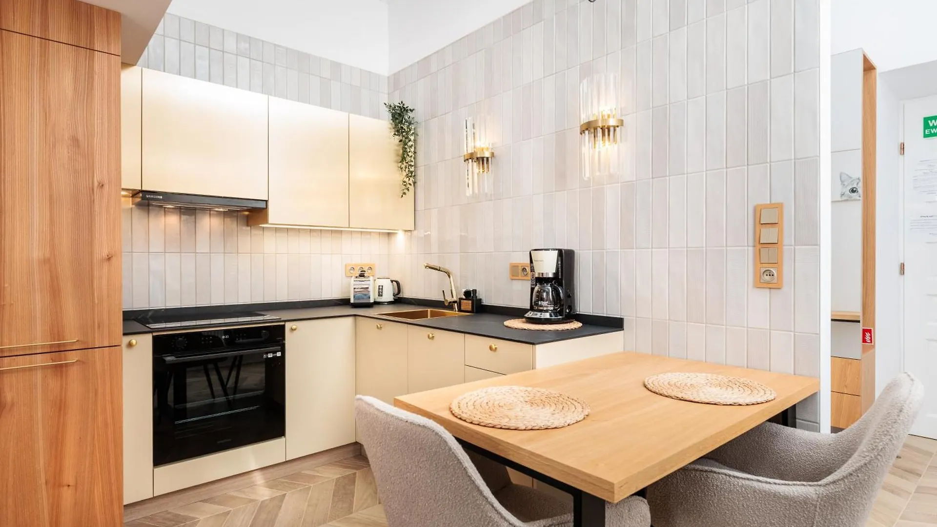 Urban Light Apartment - 3' Main Square - By Upstairs Krakow