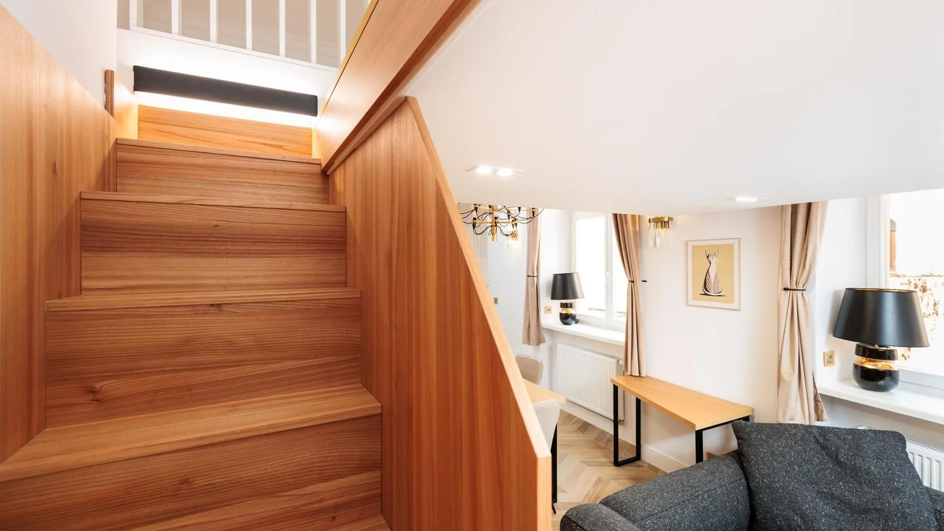 Urban Light Apartment - 3' Main Square - By Upstairs Krakow Polonya