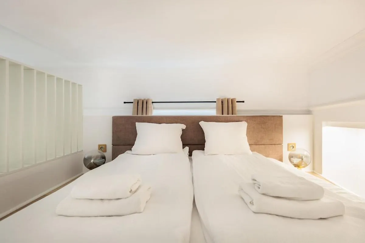 Urban Light Apartment - 3' Main Square - By Upstairs Krakow Poland