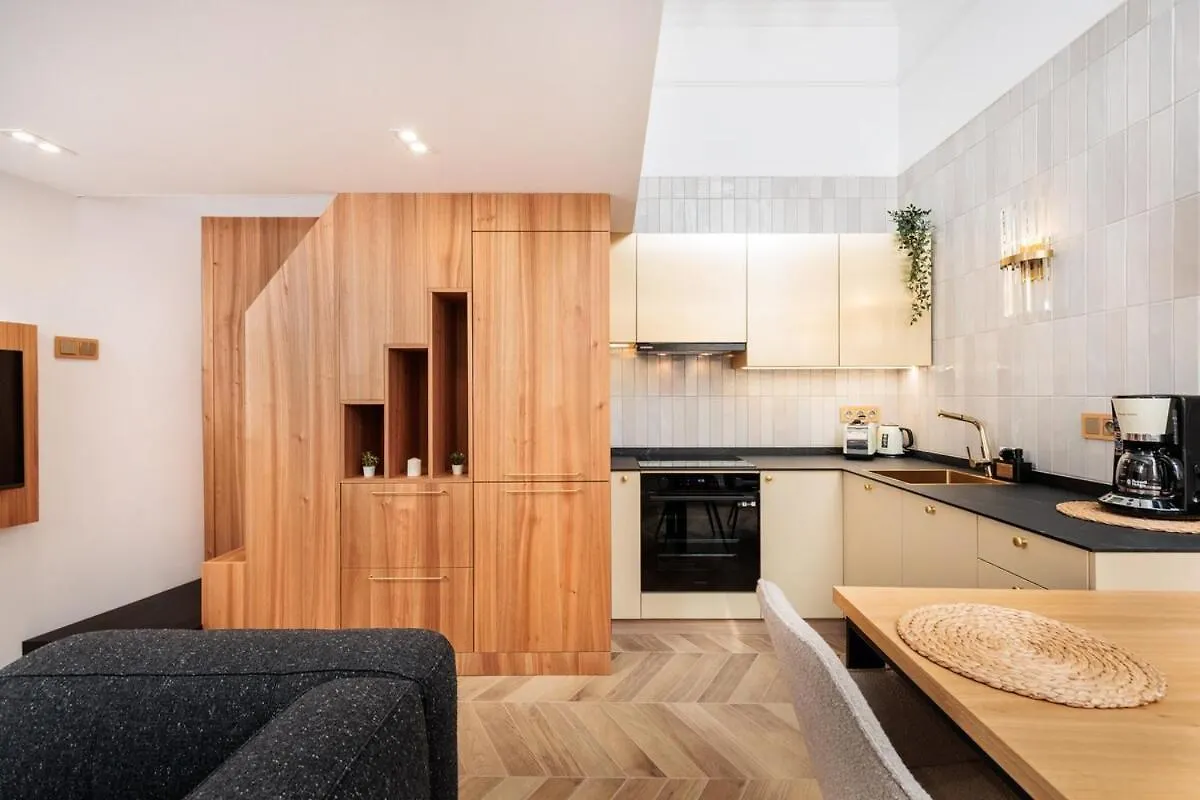Urban Light Apartment - 3' Main Square - By Upstairs Krakow Poland