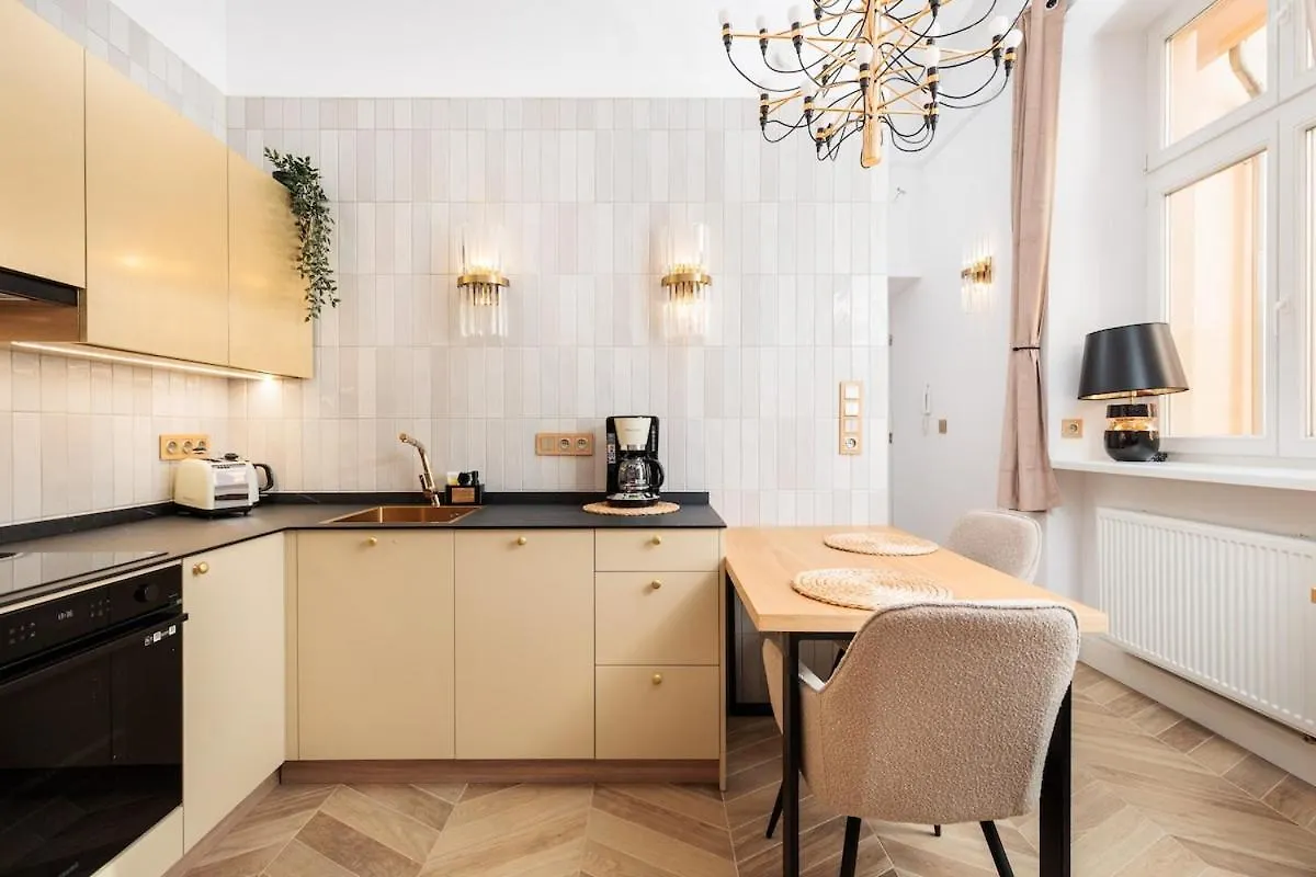 Urban Light Apartment - 3' Main Square - By Upstairs Krakow