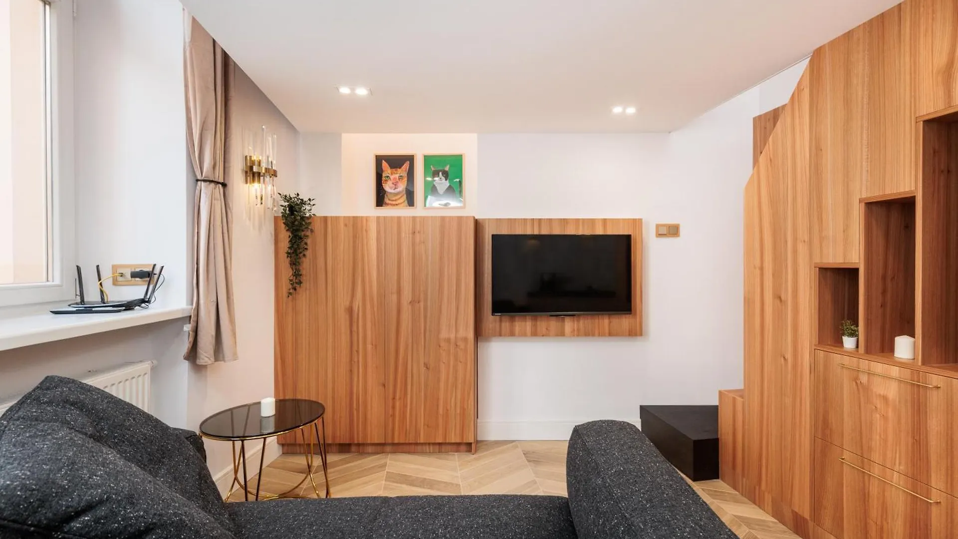 Urban Light Apartment - 3' Main Square - By Upstairs Krakow Poland