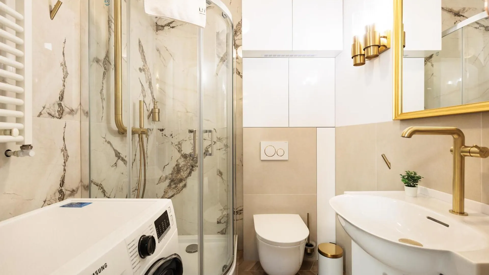 Urban Light Apartment - 3' Main Square - By Upstairs Krakow 0*,  Poland