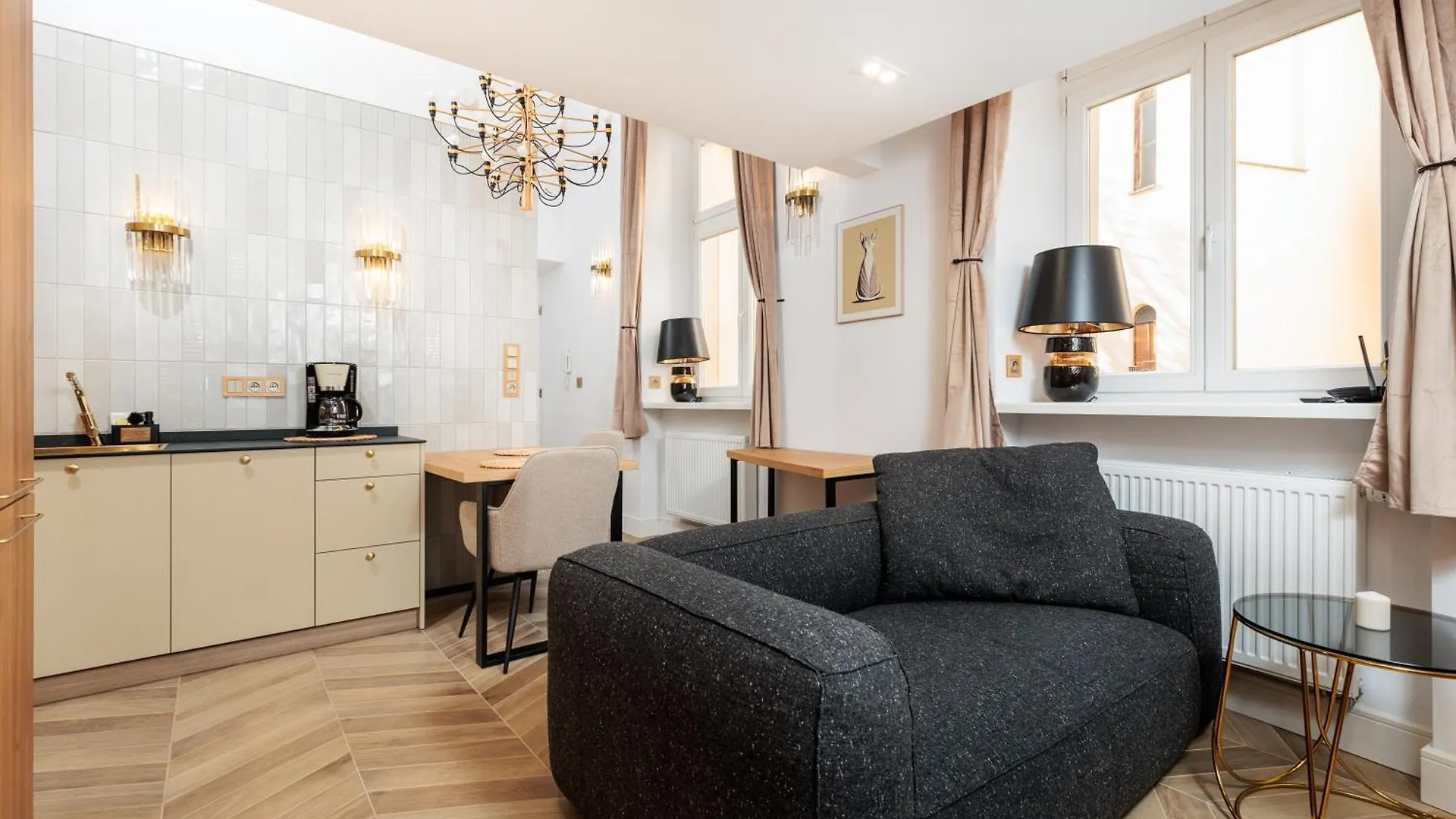 Urban Light Apartment - 3' Main Square - By Upstairs Krakow 0*,