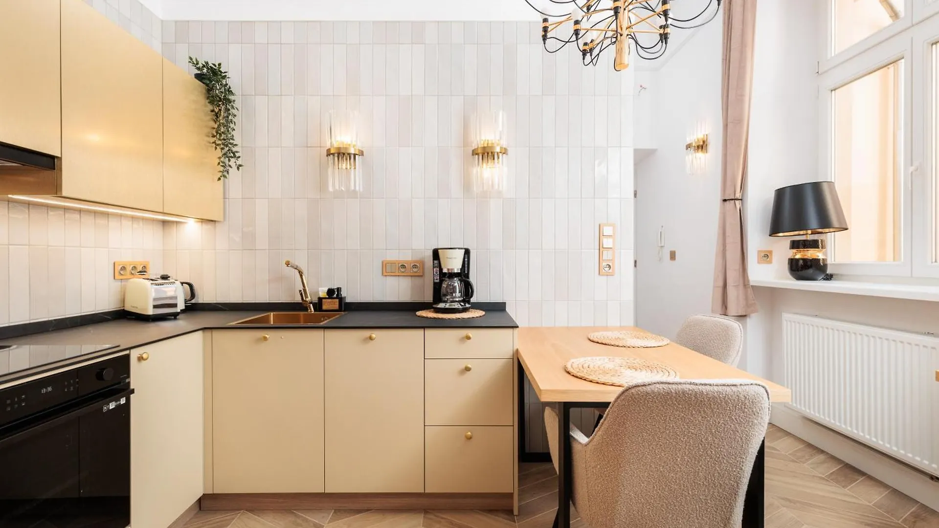 Urban Light Apartment - 3' Main Square - By Upstairs Krakow